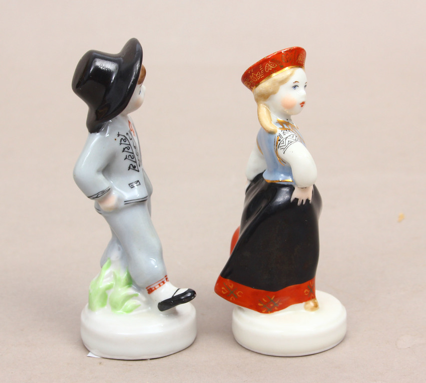 Pair of porcelain figures 