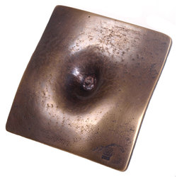 Bronze navel 