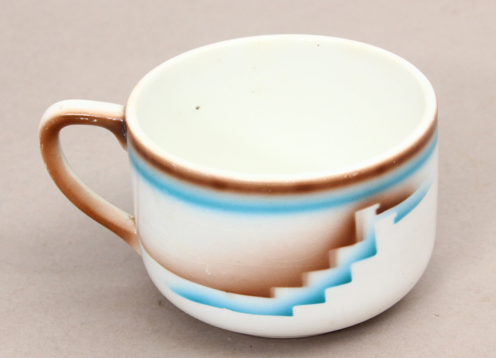Art-deko stila porcelāna tasīte