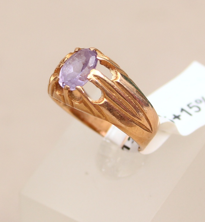 Gold ring with amethyst