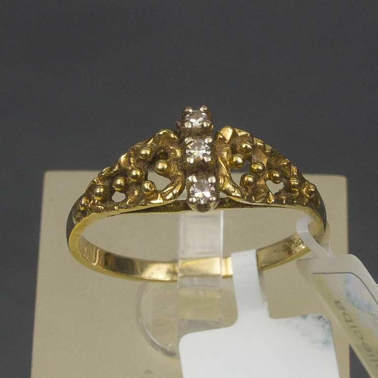 Gold ring with diamonds