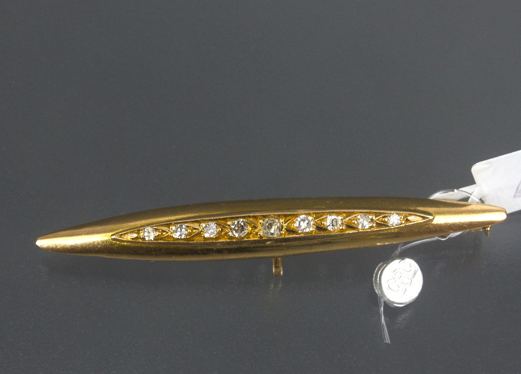 Золотая брошь с бриллиантами в стиле модерн