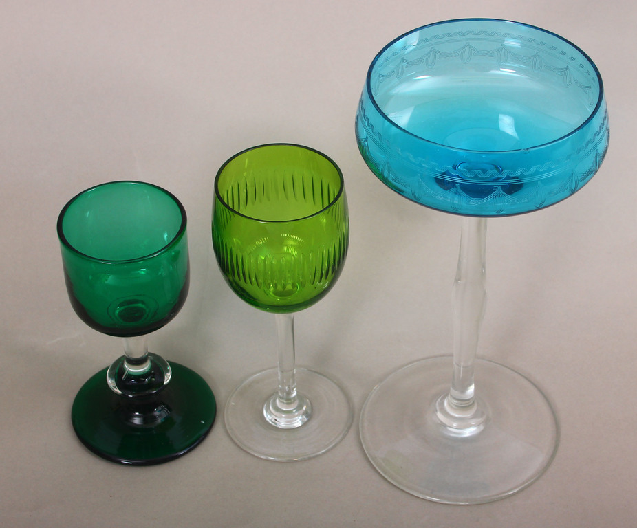 Glass glasses (3 pieces)
