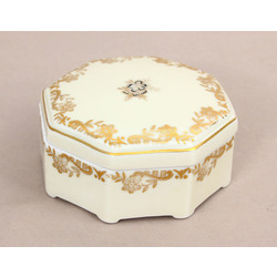 Porcelain box 