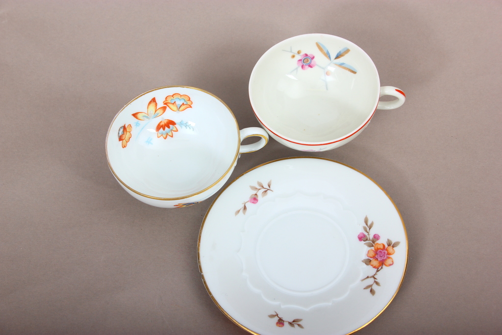 Porcelain cups (2 pieces) with saucer
