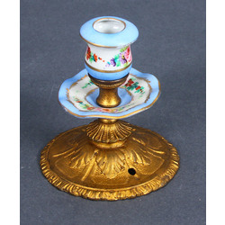 Porcelain candle holder with metal finish