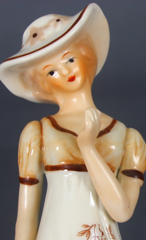 Porcelain figurine 