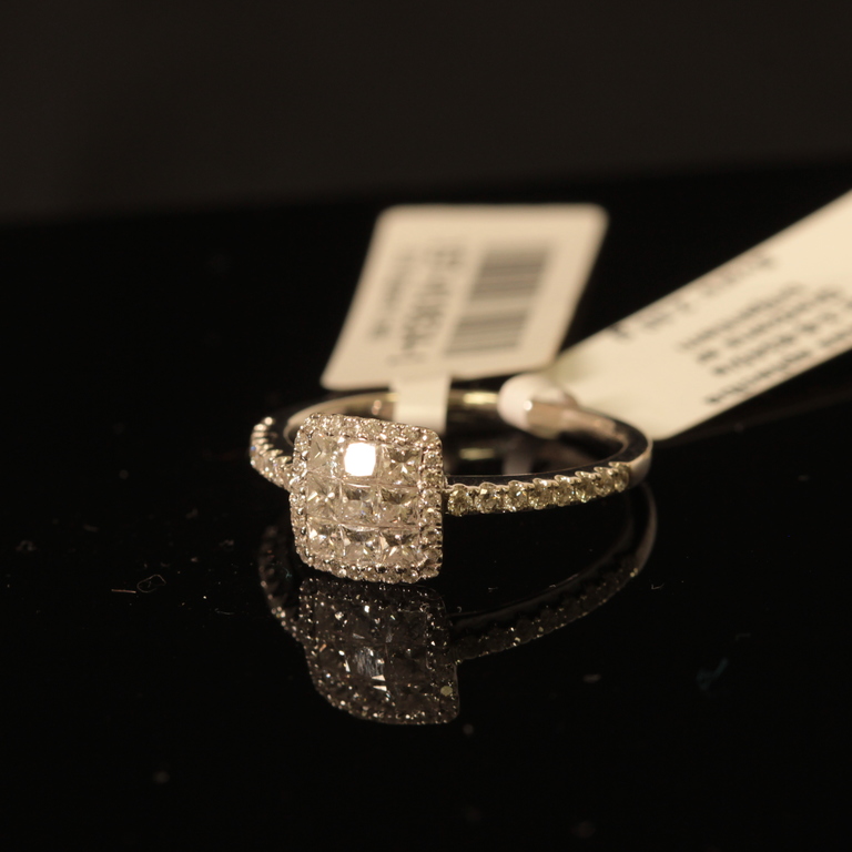 Золотое кольцо с бриллиантов