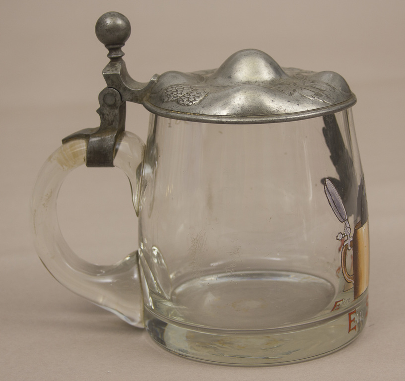Стеклянная пивная чашка с металлической отделкой