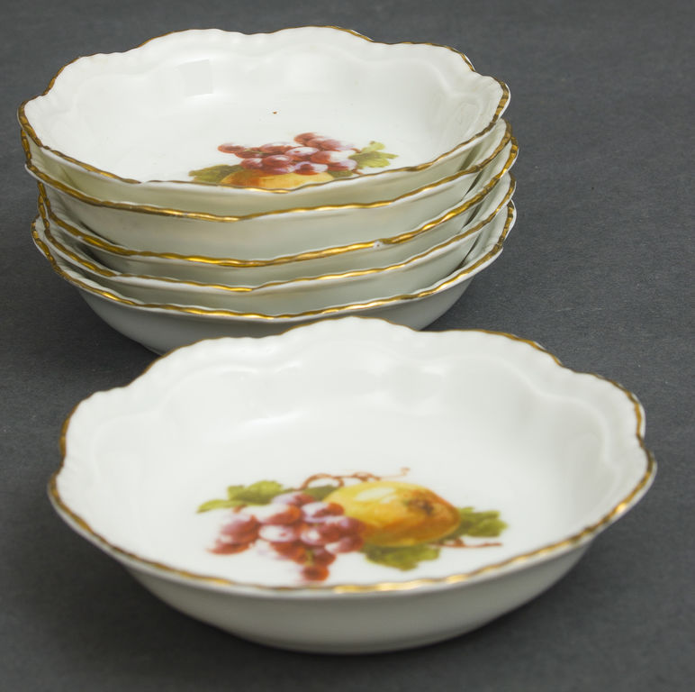 Porcelain plates (6 pcs)