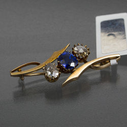 Gold brooch with diamonds and sapphires