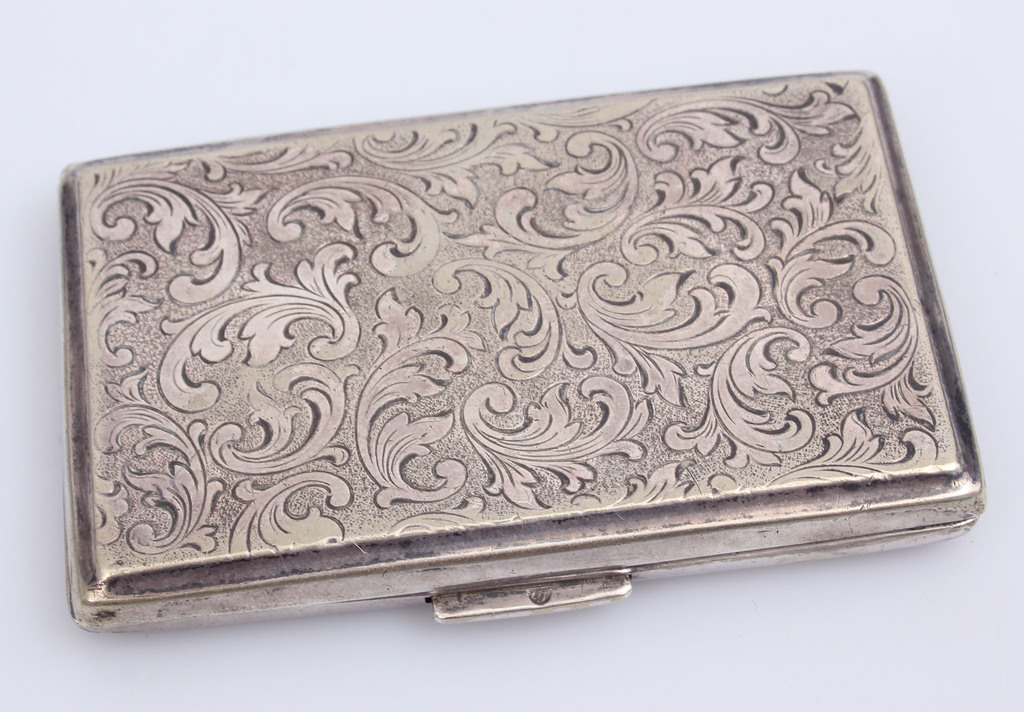 Cigarette case with a cultural and historical engraving