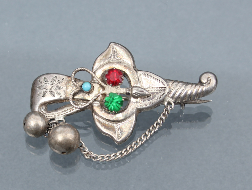 Silver brooch with colored glasses