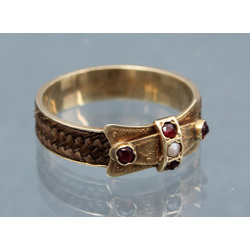 Gold ring with pearl, garnet and hair