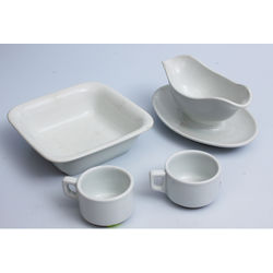 Фарфоровый набор посуды со свастикой - 2 чашки, миска и соусница