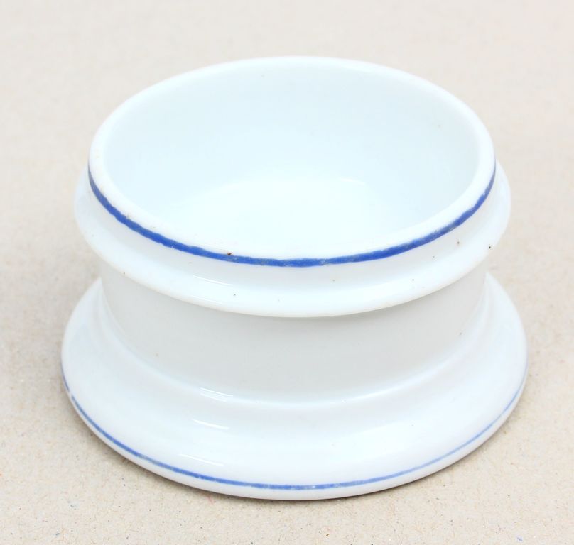 Porcelain salt container