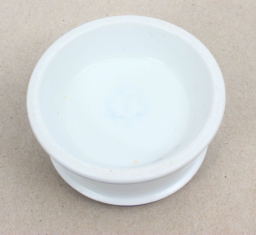 Porcelain salt container