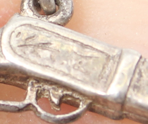 Silver chain with pendant 