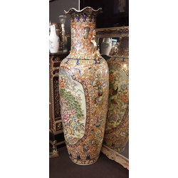 Декоративная фарфоровая ваза
