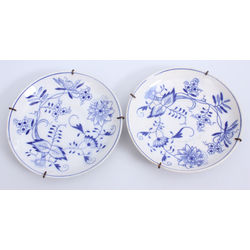 Porcelain decorative plates 2 pcs.