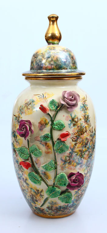 Porcelain vase with lid (large)