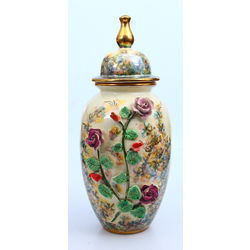 Porcelain vase with lid (large)