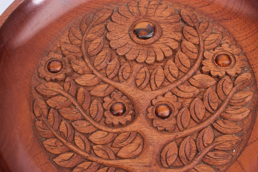 Decorative wooden plate with amber