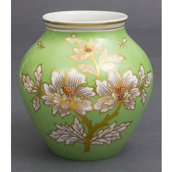 Фарфоровая ваза в стиле арт-деко 