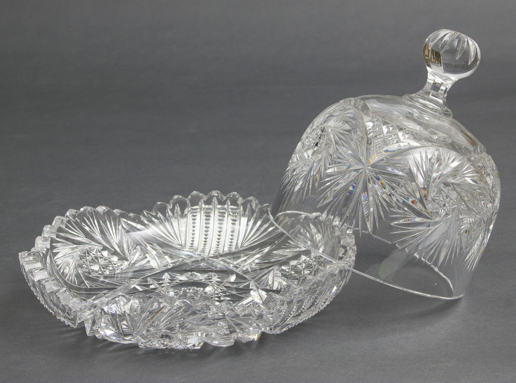 Crystal bowl with lid