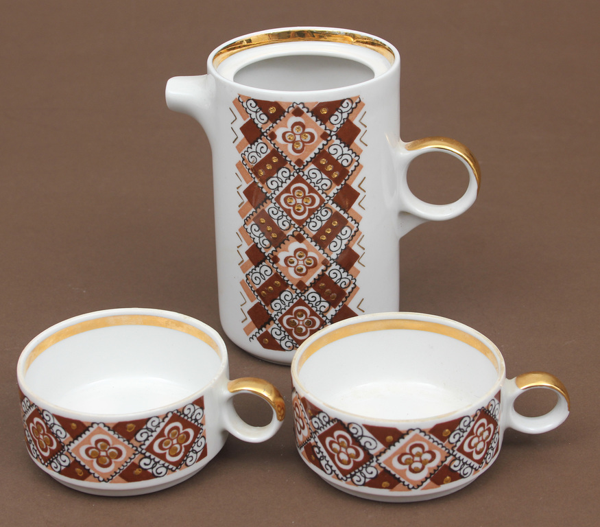 Porcelain set for tea drinking