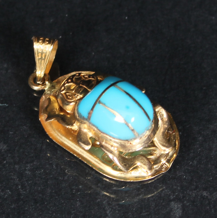 Gold pendant with turquoise 