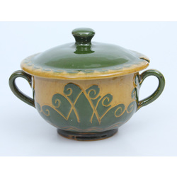 Ceramic pot with lid