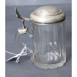 Стеклянная чашка с серебряной крышкой