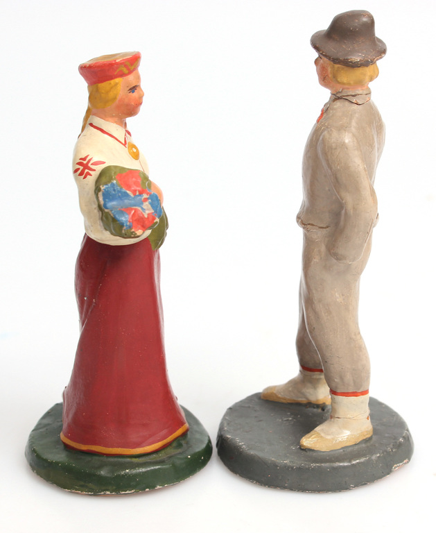 Ceramic figurines 