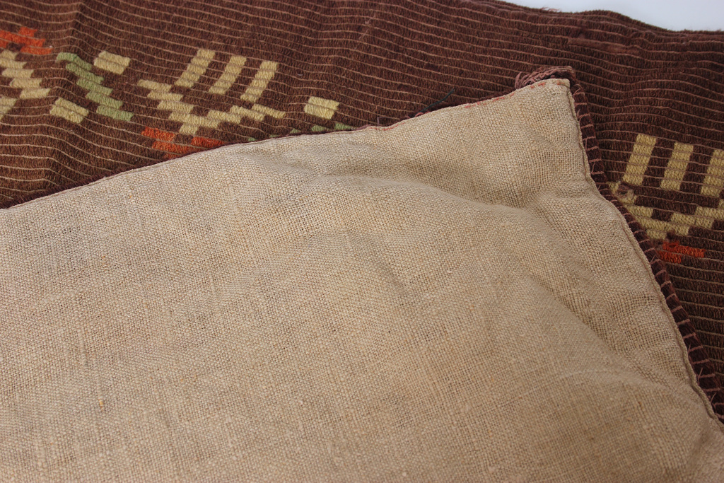 Шерстяное одеяло с латвийско-национальными орнаментами