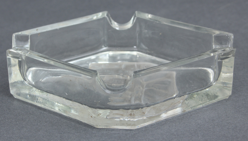 Glass ashtray 