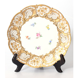 Porcelain plate with gilding