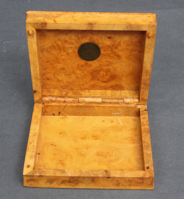 Box/chest with French Legion badge