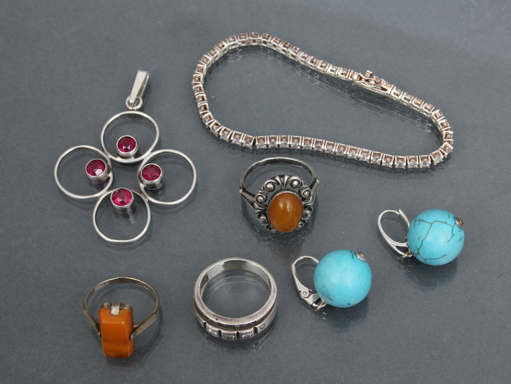 Серебряный комплект украшений - серьги, браслет, 2 кольца с янтарем, кулон, кольцо