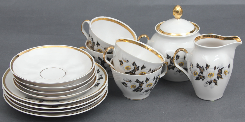 Porcelain serving part - 4 saucers, 4 plates, 4 cups, 1 sugar bowl, 1 cream container
