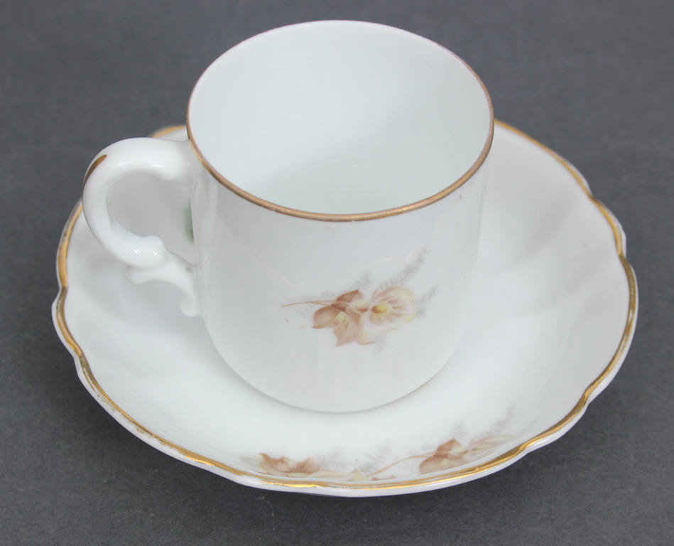 Porcelain cup with saucer 