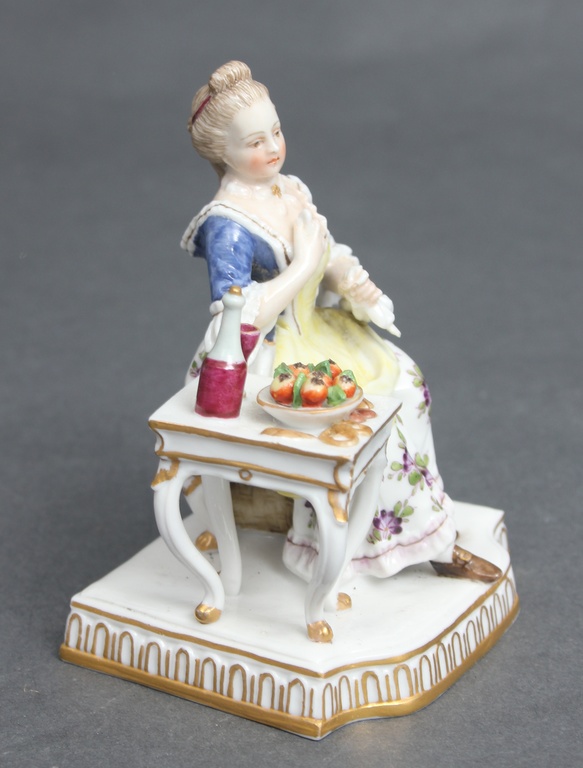 Porcelain figurine 