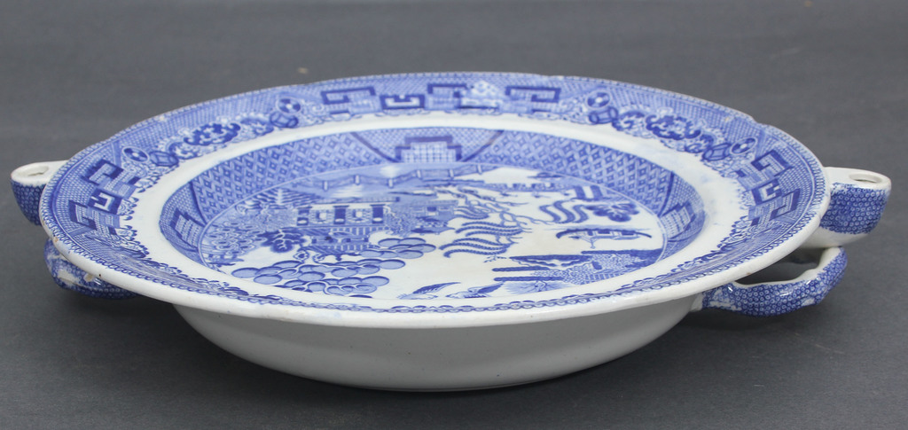 Porcelāna sķīvis ar Ķīniešu motīvu