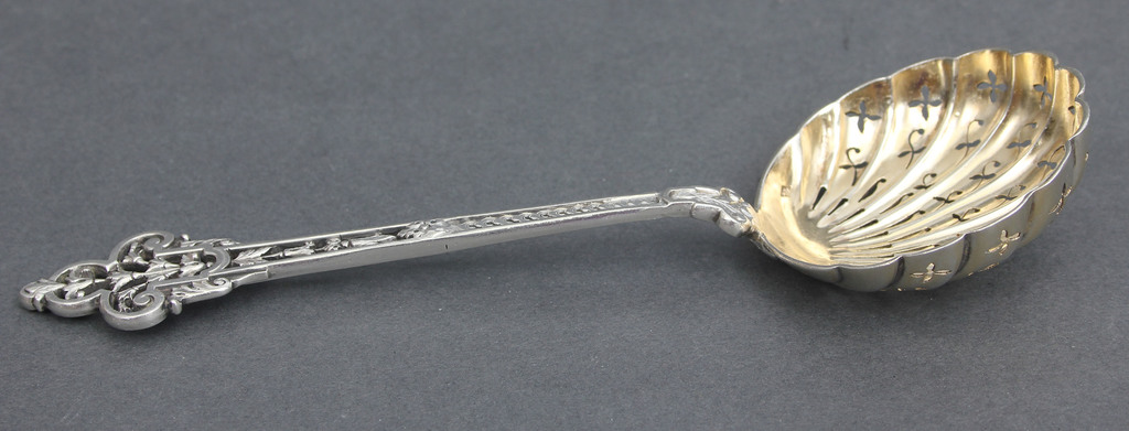 Silver tea strainer / spoon