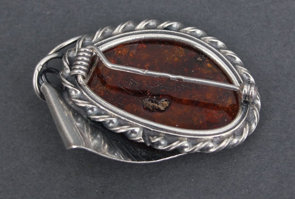 Silver Art Nouveau brooch with natural amber