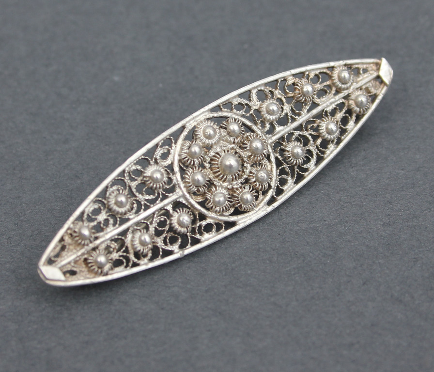 High-rise silver brooch 