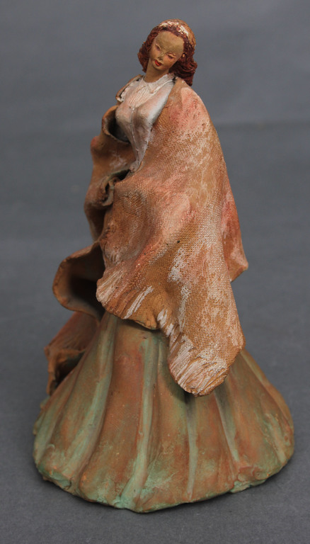 Ceramic figurinee 