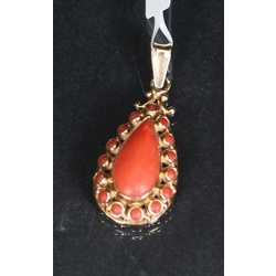 Gold pendant with corals