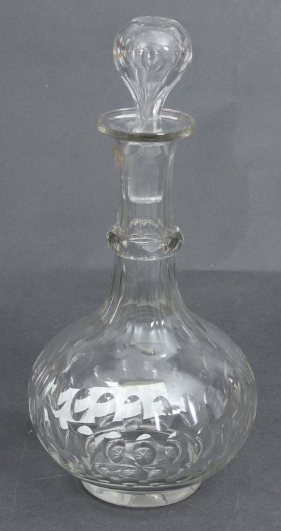 Crystal decanter with ashtray
