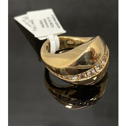 Gold ring with 21 diamonds
